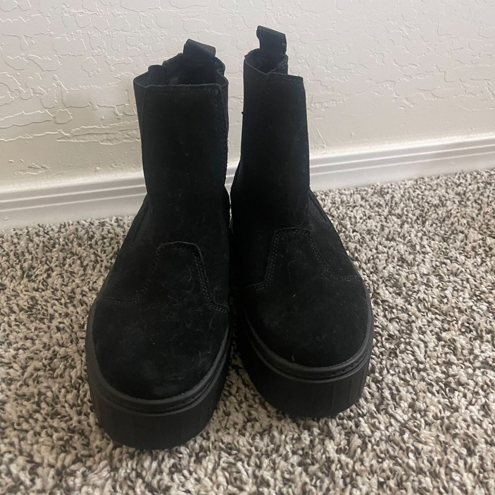PUMA Suede Chelsea Boots